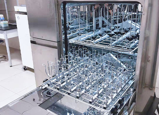 全自动洗瓶机：实验室洗涤间的清洗利器